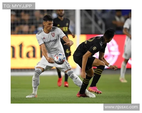 皇家盐湖城与竞技队的精彩对决展现足球魅力与团队精神的巅峰较量